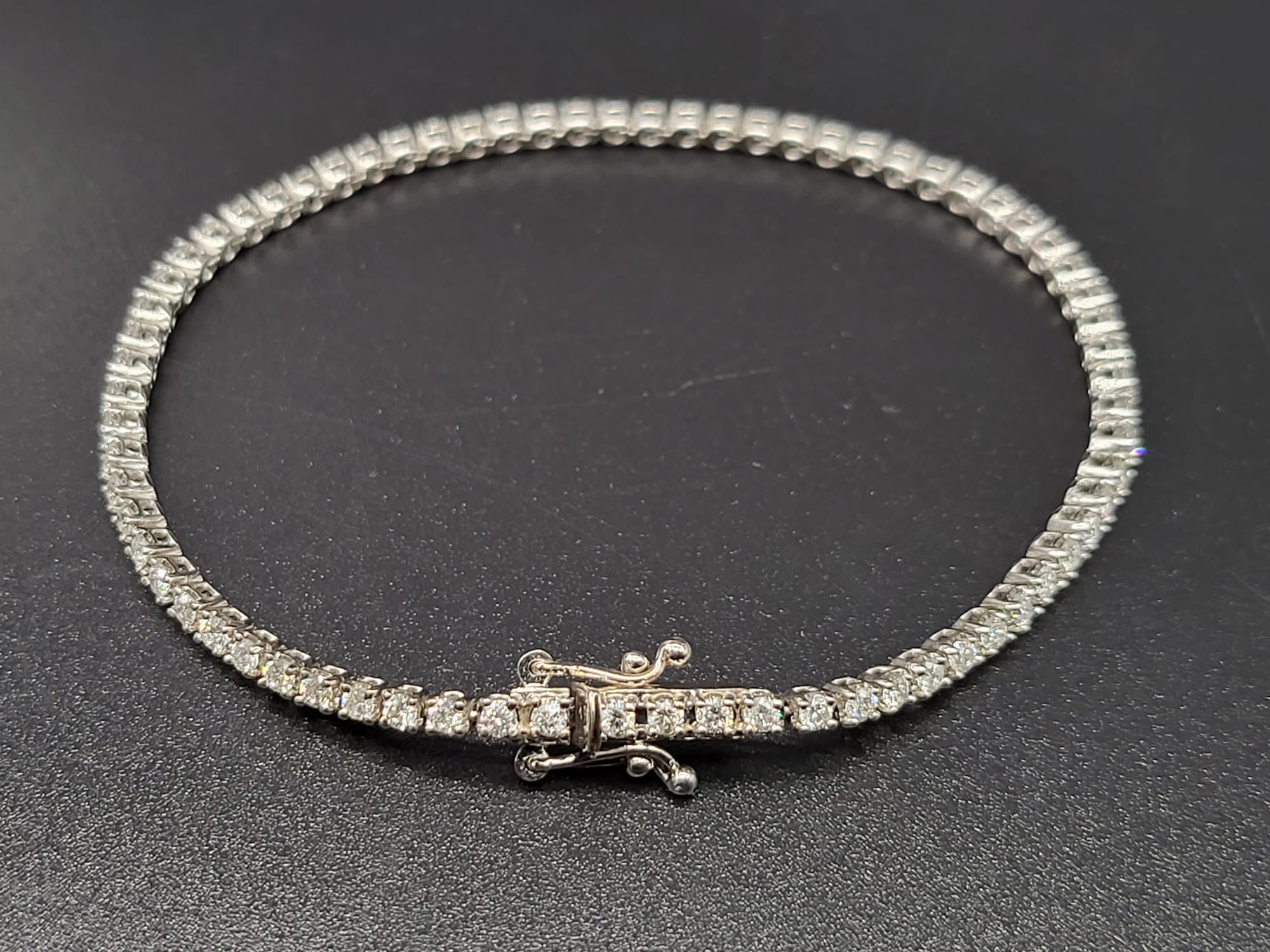 An 18K White Gold Diamond Tennis Bracelet. 3 - 3.2ct of diamonds. IJ -SI Grade. 8.43g. 18cm