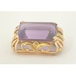 An Antique 15K Yellow Gold Amethyst Brooch. Amethyst - 20 x 15mm. 9g total weight