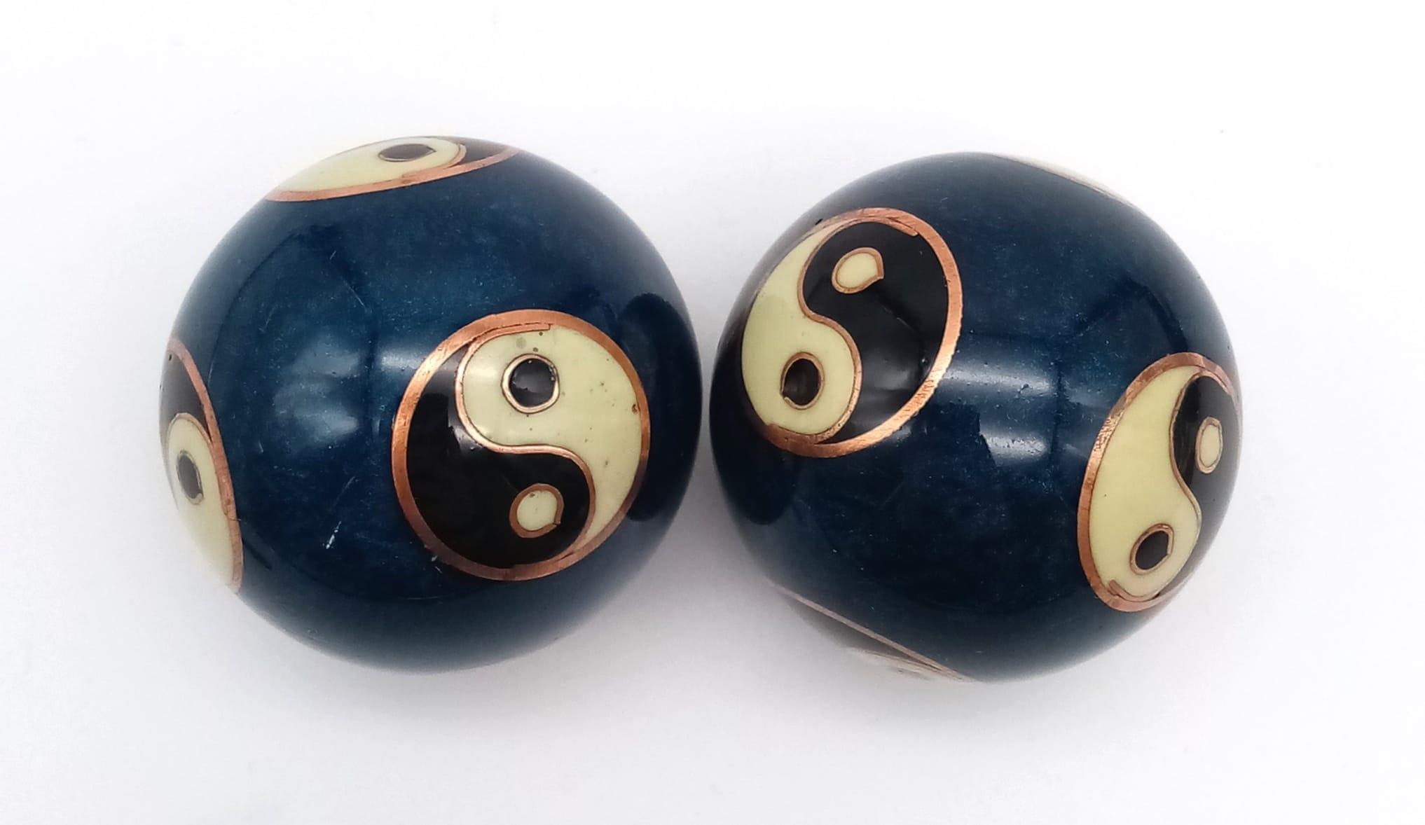 A PAIR OF YING AND YANG STRESS BALLS IN BOX - Image 4 of 7