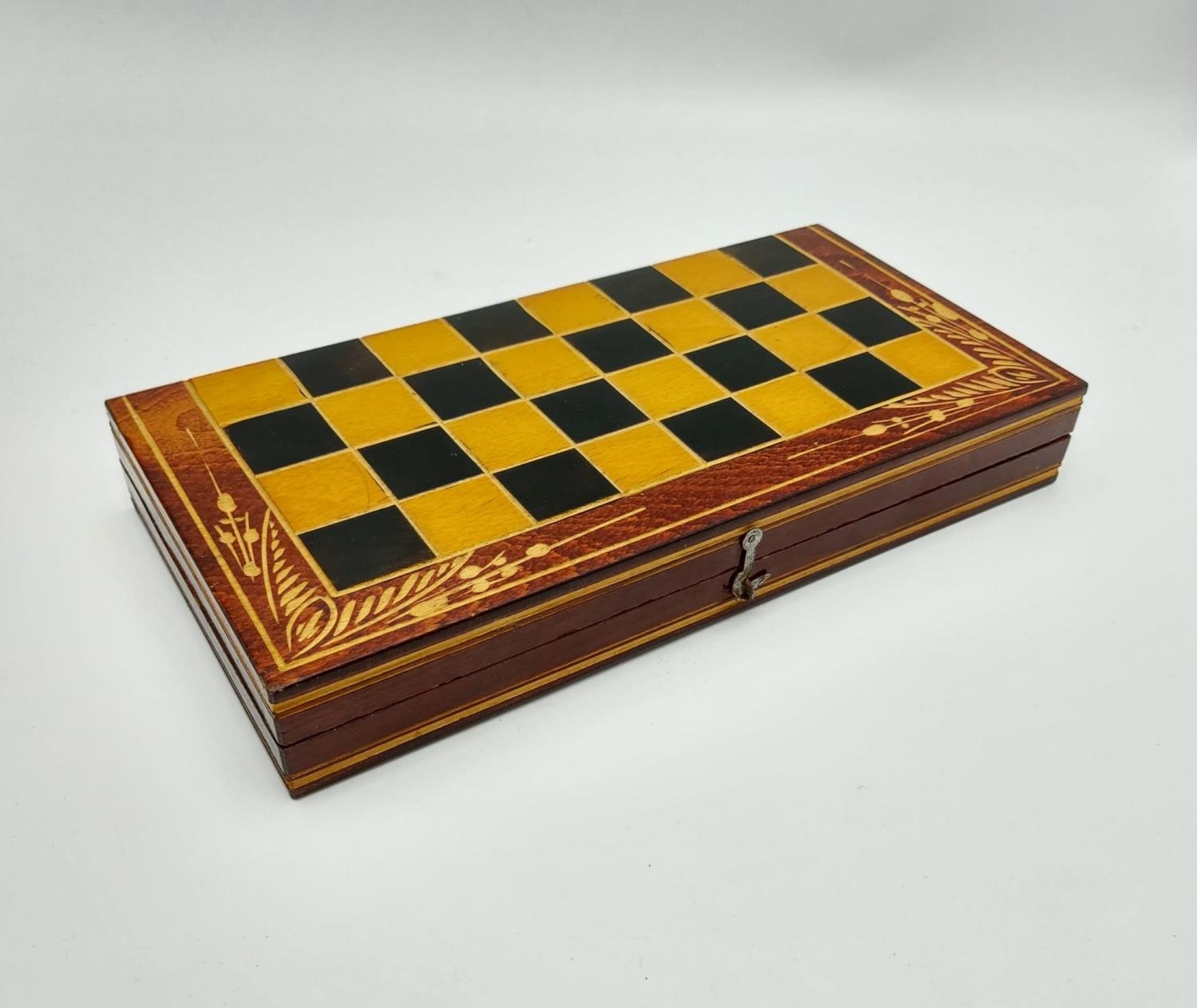 A Vintage Wooden Chess Set with Folding Board. Backgammon board on interior. 26 x 26cm. - Image 6 of 6