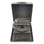 1950S REMINGTON NOISELESS PORTABLE TYPE WRITER IN WORKING ORDER IN LOCKABLE CASE.