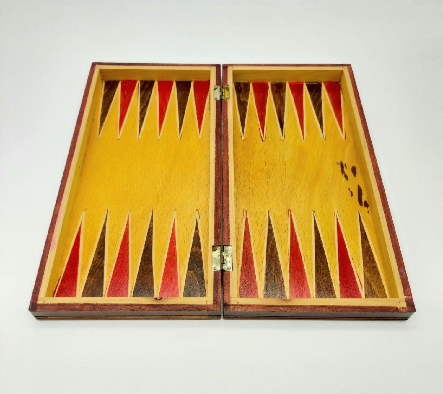 A Vintage Wooden Chess Set with Folding Board. Backgammon board on interior. 26 x 26cm. - Image 4 of 6