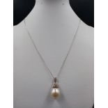 A beautiful white spherical pearl (12 mm) pendant on a 14 K white gold Italian chain. Length: 43 cm.