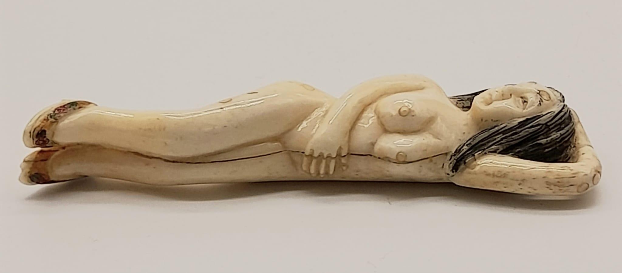 A 19th Century Japanese, carved ivory figure of a naked lady, wearing her shoes. Height: 9.7 cm, - Image 4 of 4