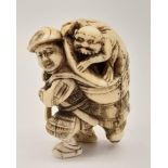 ANTIQUE 19TH CENTURY RARE JAPANESE NETSUKE HAND CARVED AND IN VERY GOOD CONDITION. 4.7cms
