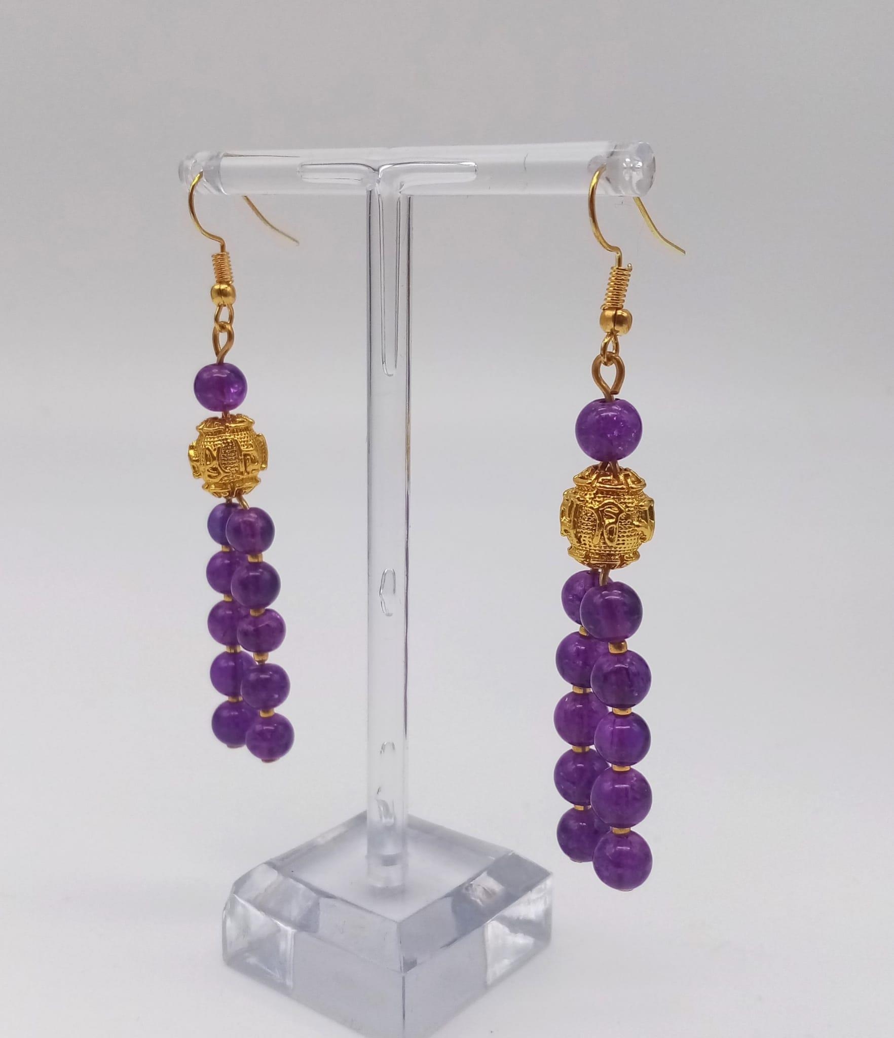 A double row of round amethysts necklace and earrings set with 18 K yellow gold plated highlights. - Image 8 of 12