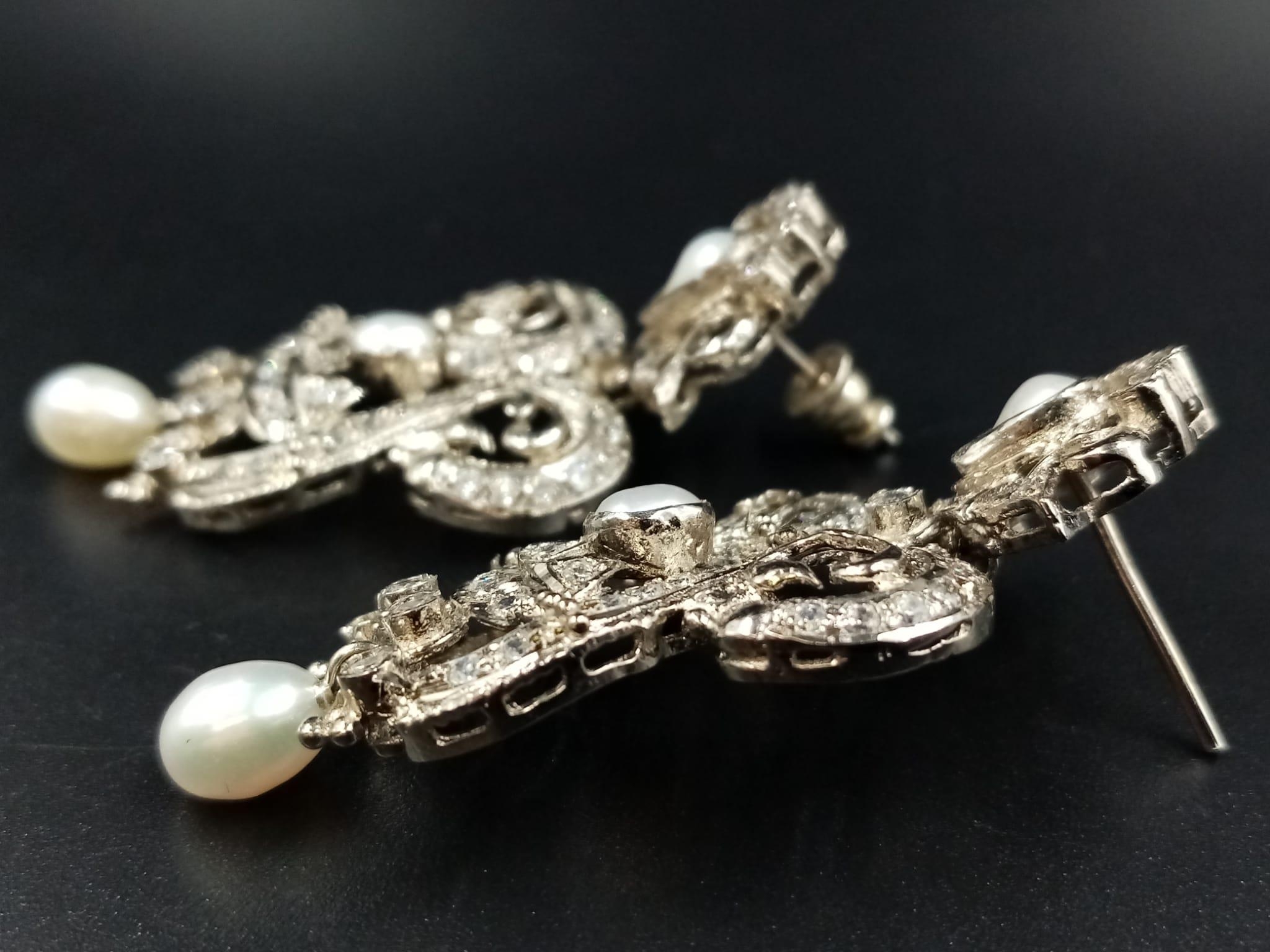 A Vintage pair of earrings with genuine pearls and cubic zirconia. Drop: 5 cm. - Image 3 of 6