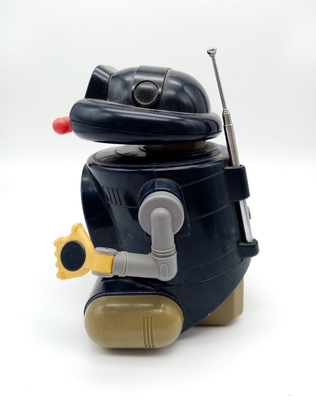 A Vintage Tomy Mr.D.J AM/FM Robot Radio. 17cm tall. As found. - Image 5 of 8