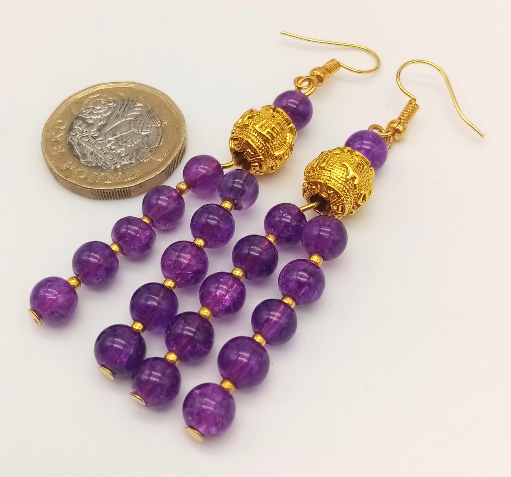 A double row of round amethysts necklace and earrings set with 18 K yellow gold plated highlights. - Image 9 of 12