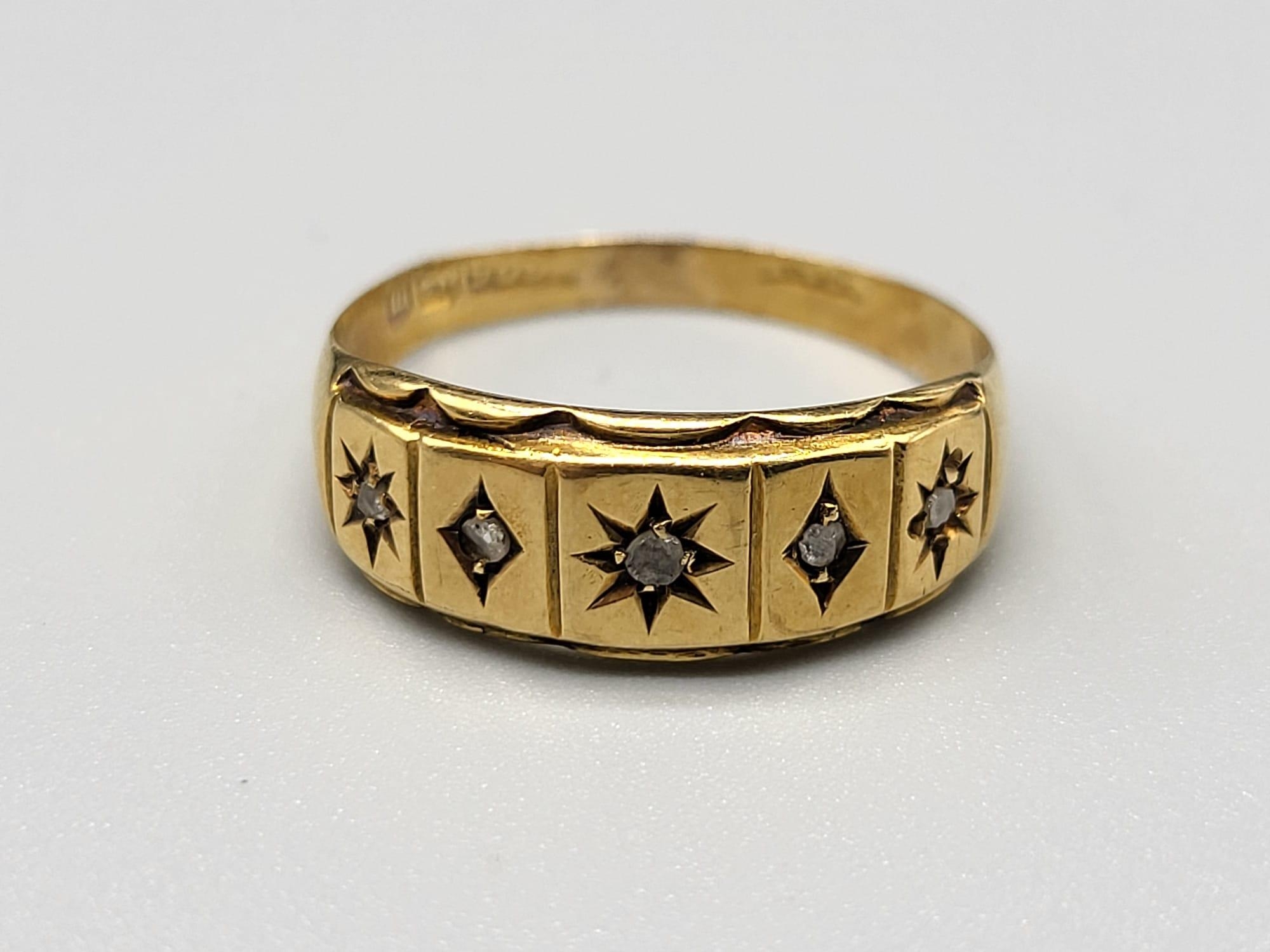 A 15 K yellow gold ring with five diamonds on top. Ring size: Q, weight: 1.9 g.