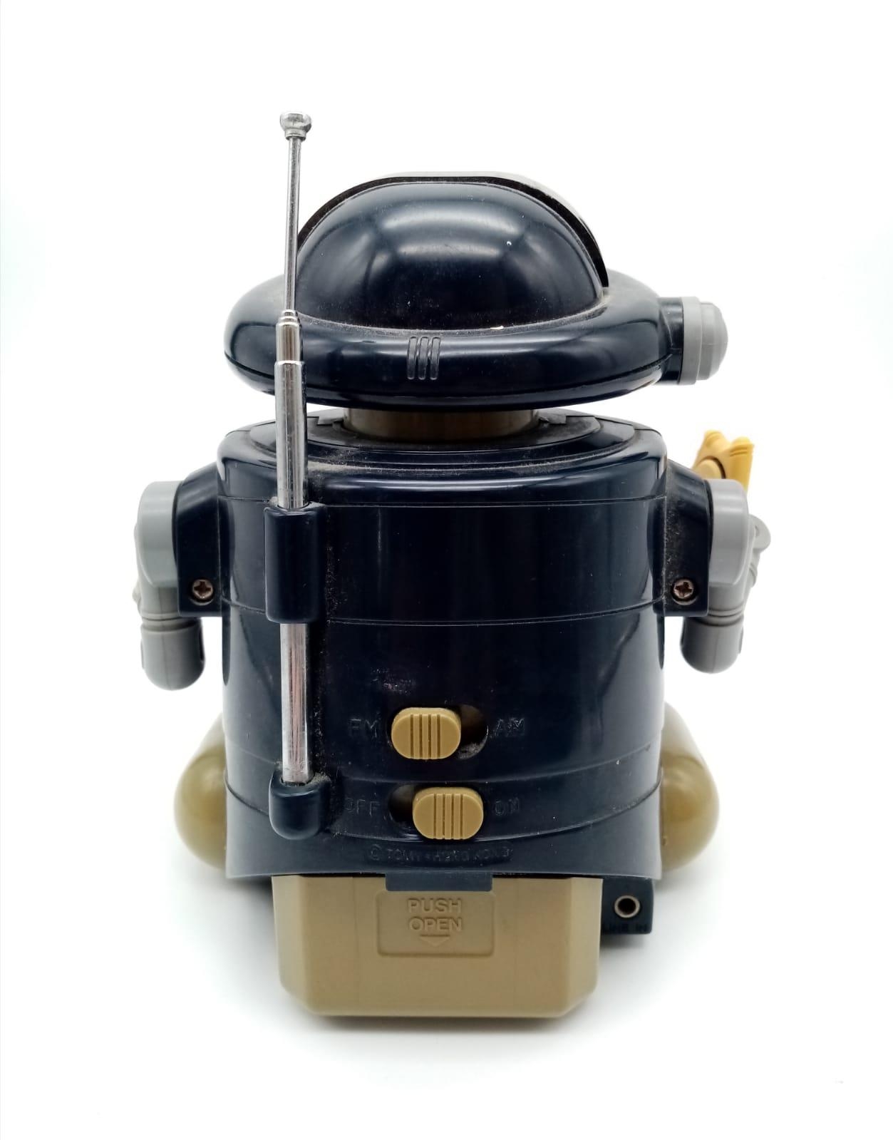 A Vintage Tomy Mr.D.J AM/FM Robot Radio. 17cm tall. As found. - Image 4 of 8