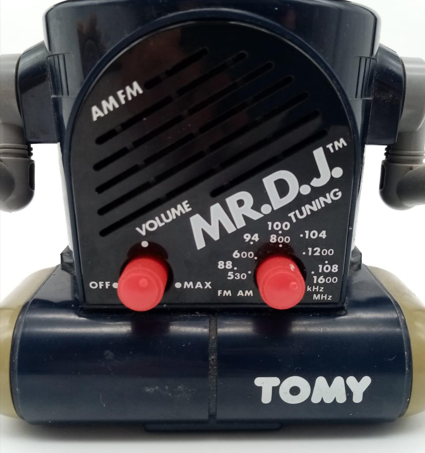 A Vintage Tomy Mr.D.J AM/FM Robot Radio. 17cm tall. As found. - Image 7 of 8