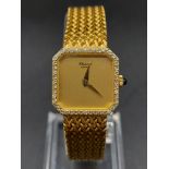 A Chopard 18K Gold and Diamond Ladies Watch. 18K gold strap and case - 20mm. Diamond bezel. Gold