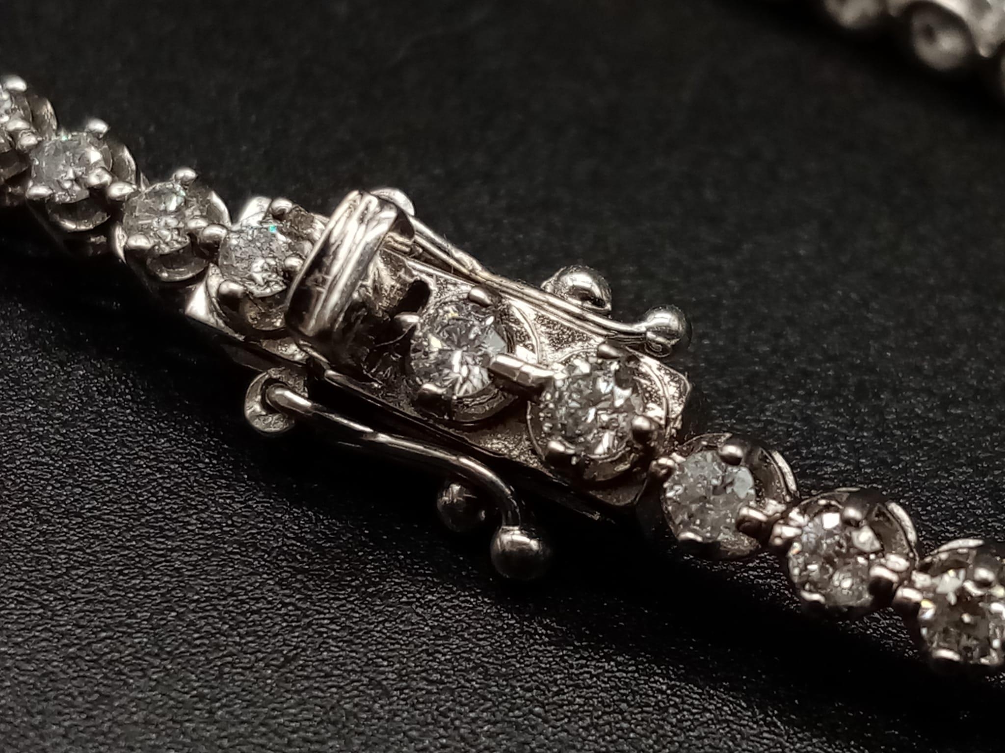 An 18K White Gold Diamond Tennis Bracelet. 2.3-2.5ct. I - VS Grade. 8.31g. 18cm. - Bild 3 aus 7