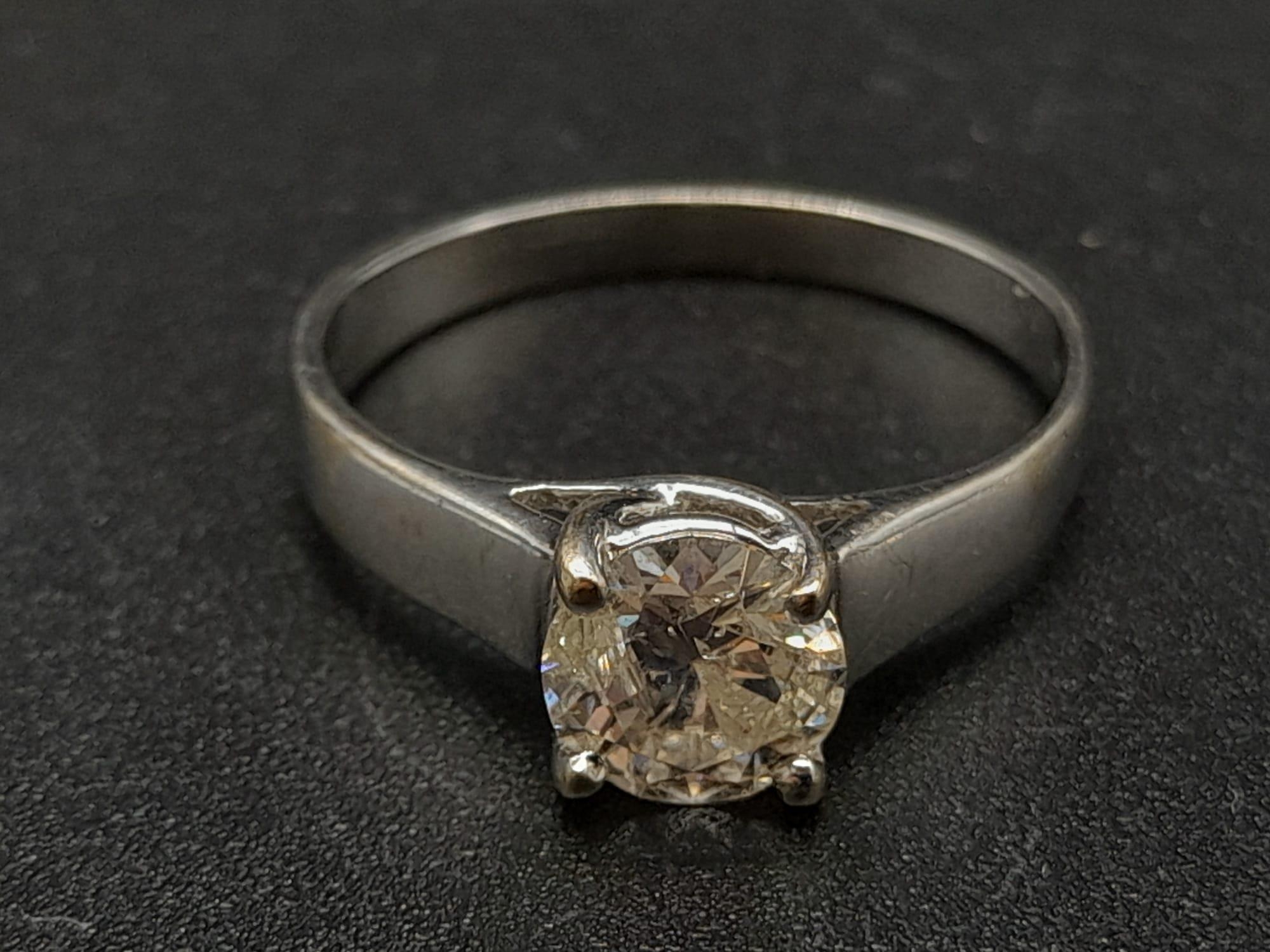 An 18K White Gold Diamond Solitaire Ring. 1.00ct. Size P. 2.88g.