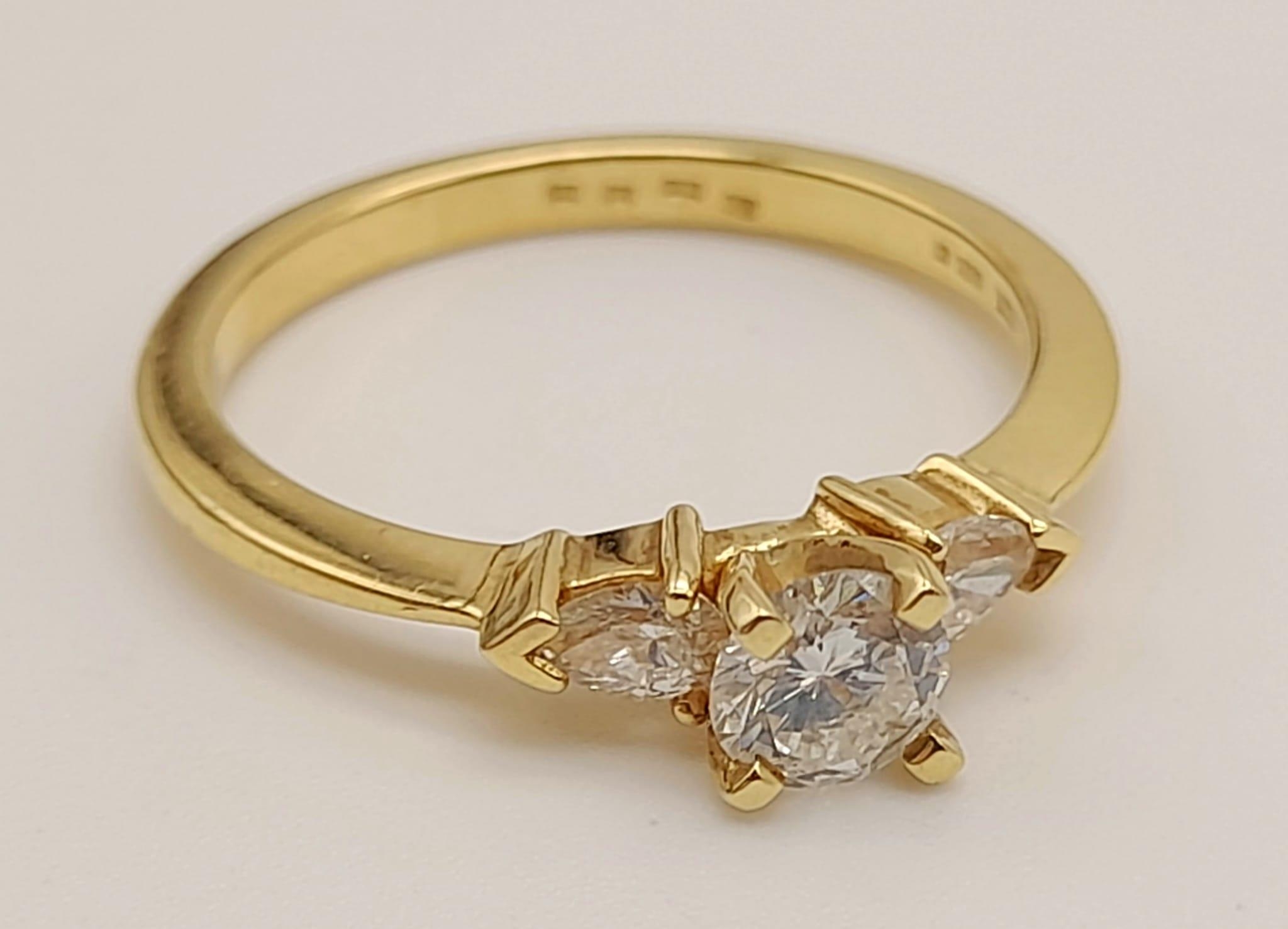 An 18K Yellow Gold Three-Stone Diamond Ring. 0.60ct. Size N. 3g. - Bild 4 aus 11