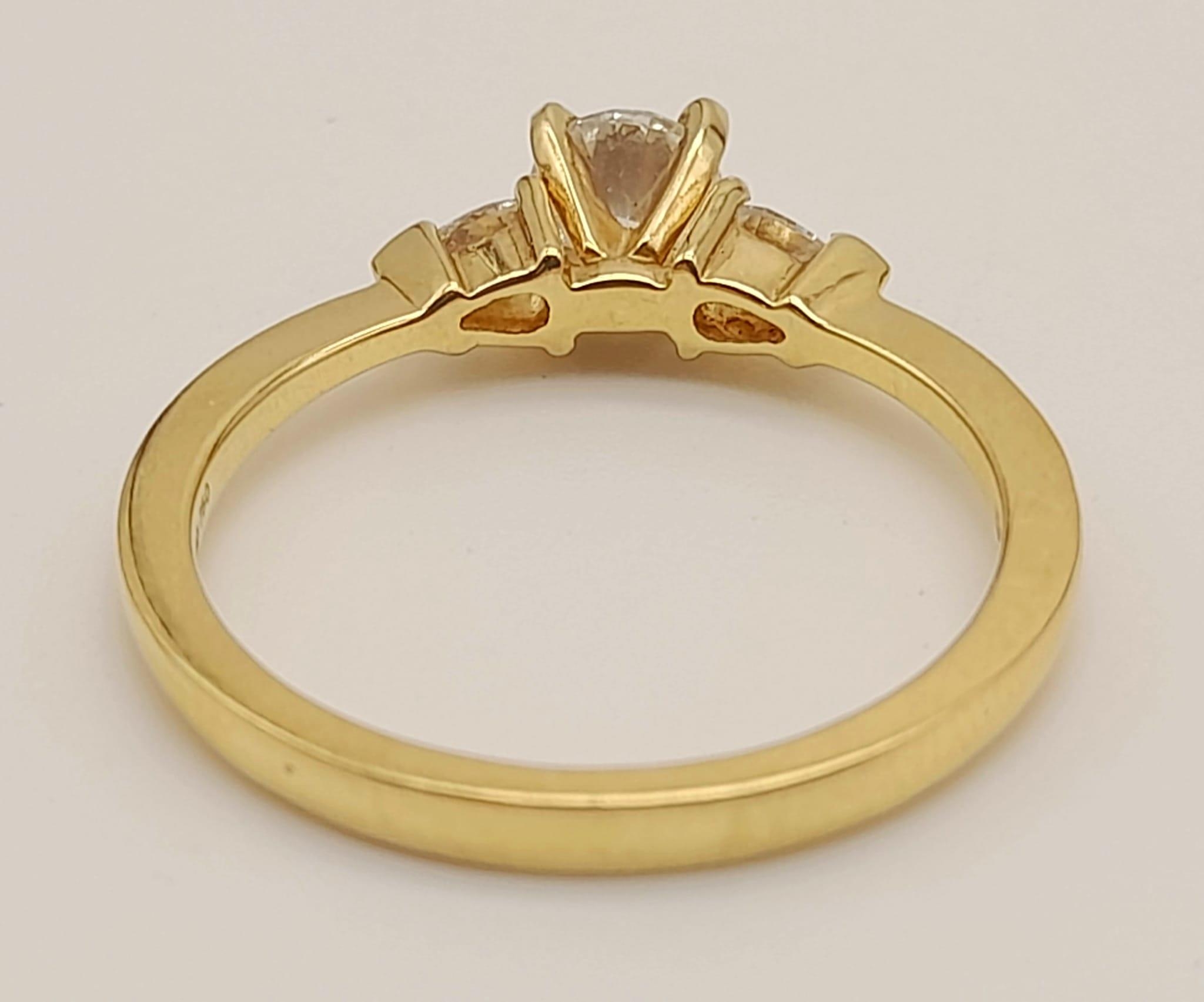 An 18K Yellow Gold Three-Stone Diamond Ring. 0.60ct. Size N. 3g. - Bild 7 aus 11