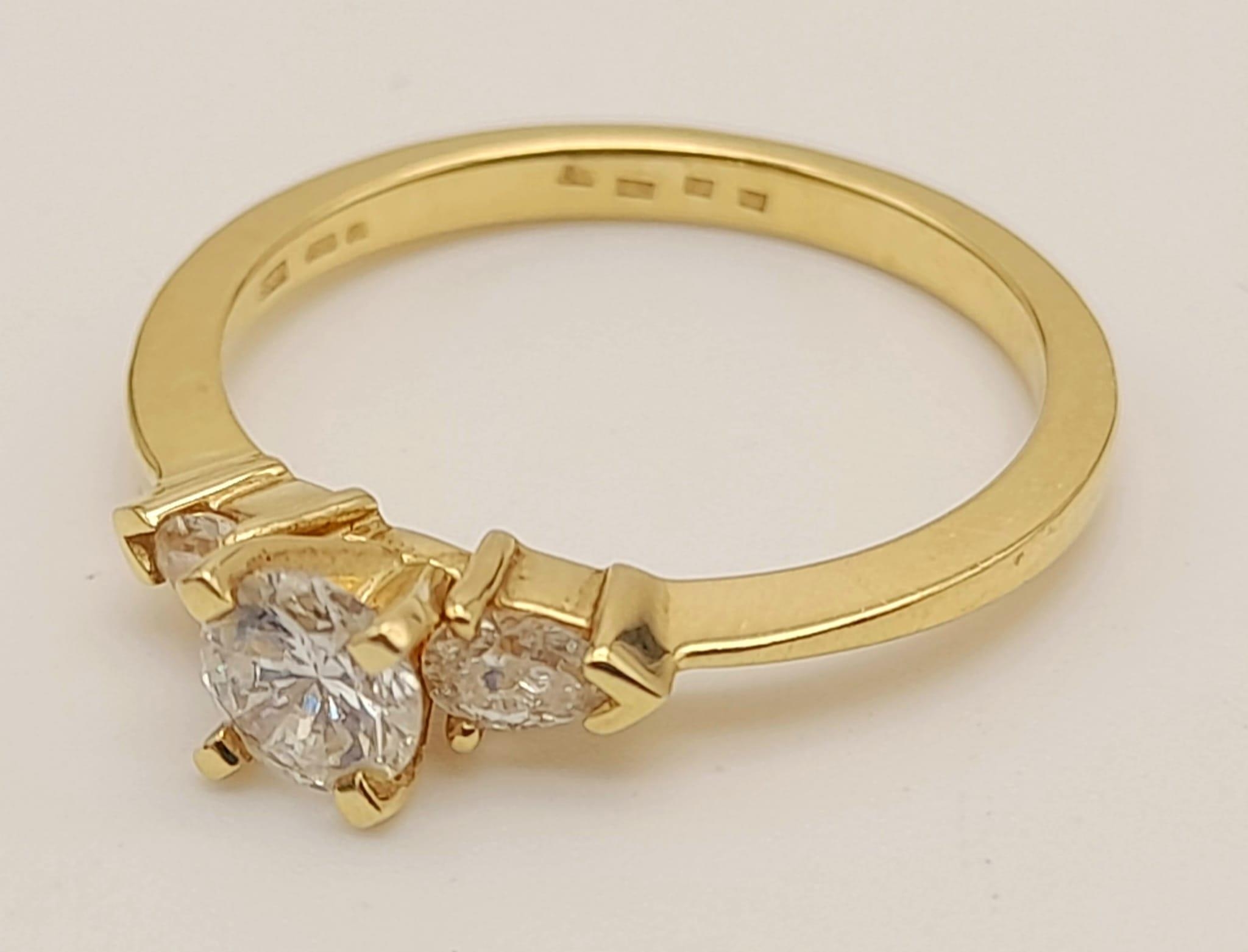 An 18K Yellow Gold Three-Stone Diamond Ring. 0.60ct. Size N. 3g. - Bild 5 aus 11