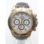 A ROLEX DAYTONA OYSTER PERPETUAL COSMOGRAPH IN 18K GOLD WITH ORIGINAL ROLEX LEATHER AND GOLD