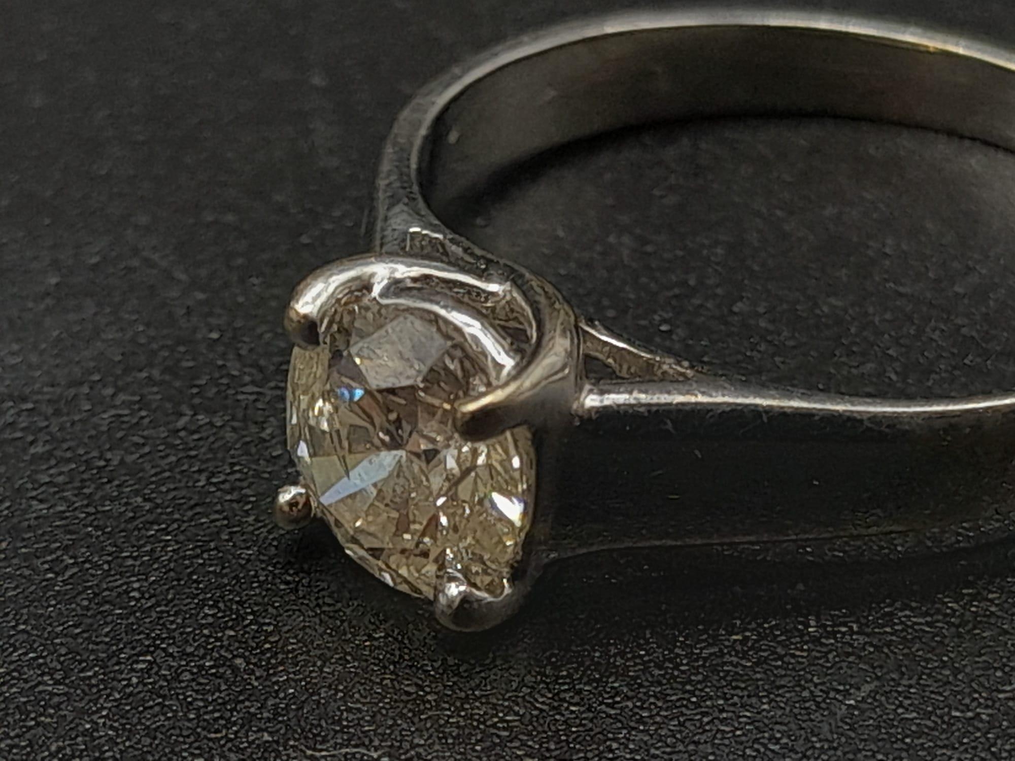 An 18K White Gold Diamond Solitaire Ring. 1.00ct. Size P. 2.88g. - Bild 3 aus 8