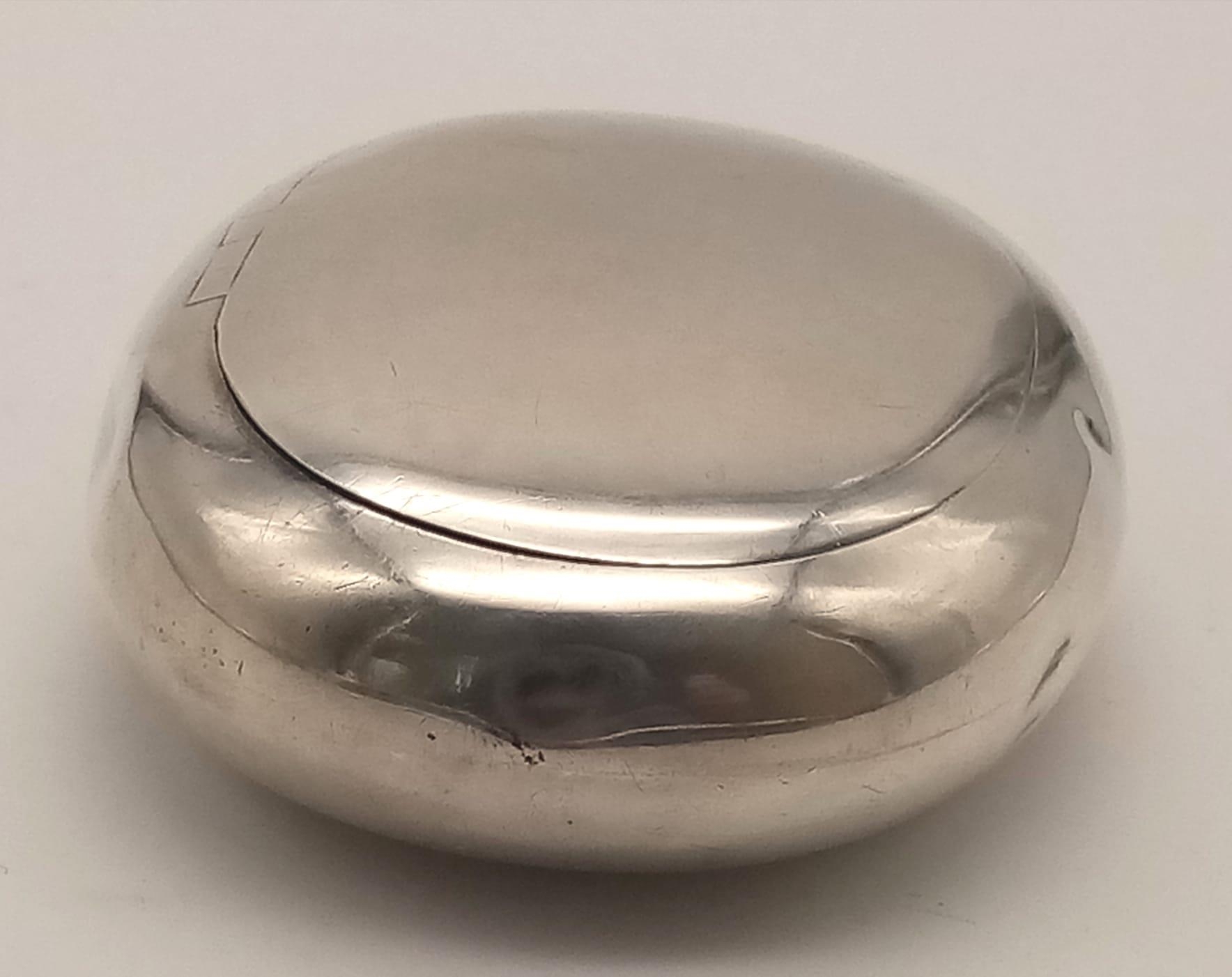 An Antique Solid Silver Push-Up Lid Snuff Box. Hallmarks for Birmingham 1908. 9 x 7cm. 86g - Image 6 of 6