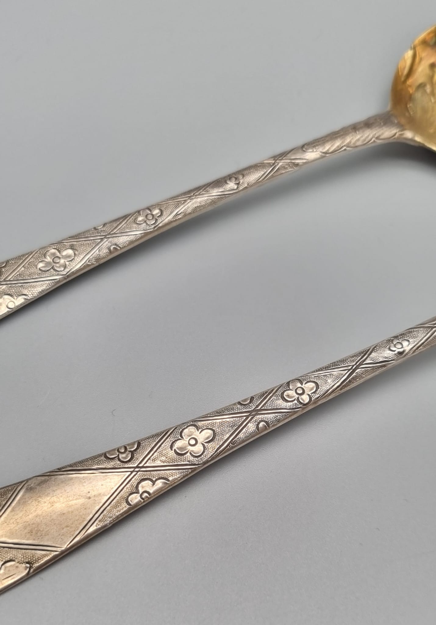 An Antique Georgian Solid Silver Gilt Set of Two Berry Spoons and a Berry Serving Ladle. In very - Image 6 of 17