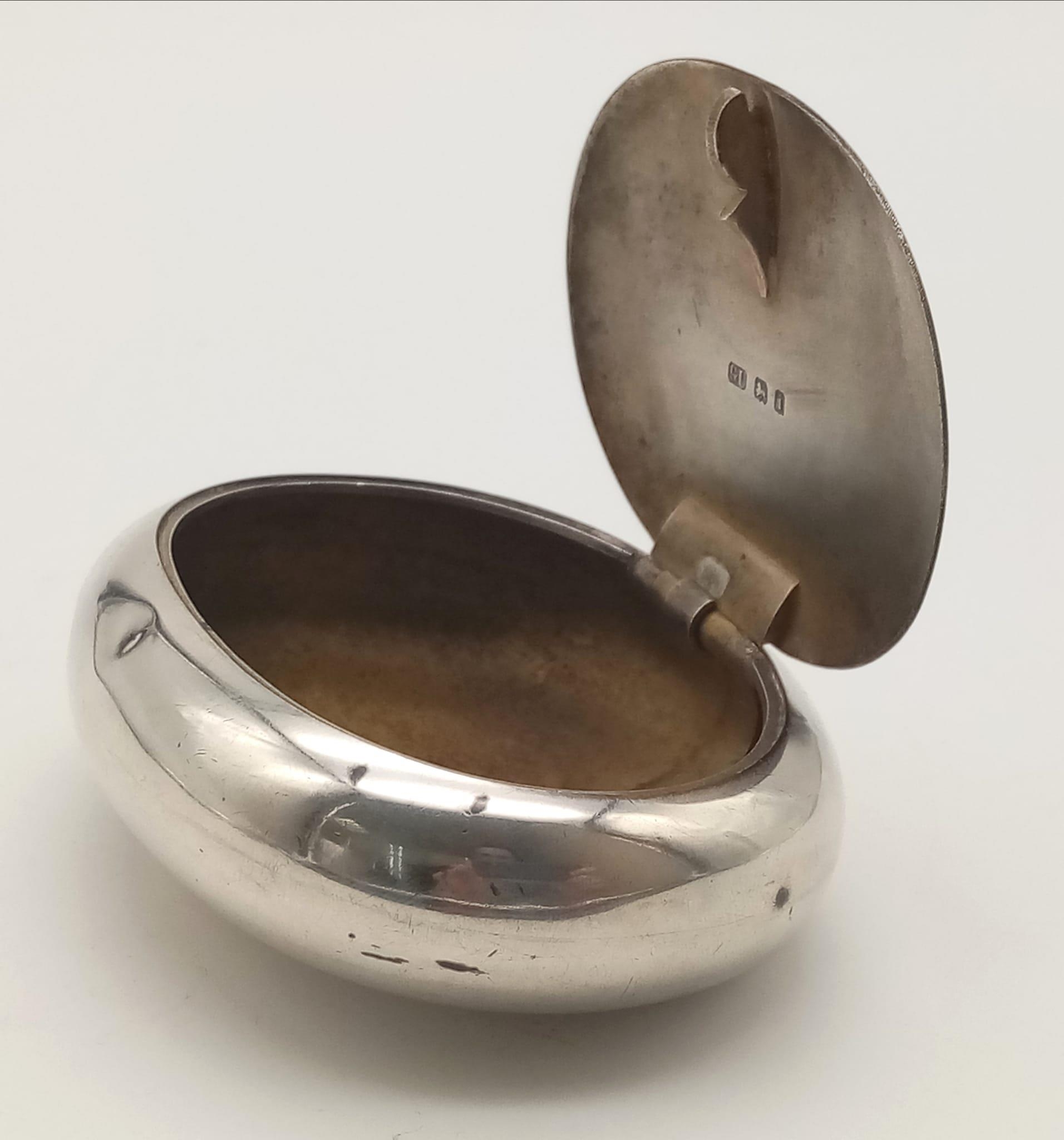 An Antique Solid Silver Push-Up Lid Snuff Box. Hallmarks for Birmingham 1908. 9 x 7cm. 86g - Image 2 of 6