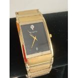 Gentlemans ACCURIST quartz dress Wristwatch in gold tone having black face with sweeping second hand