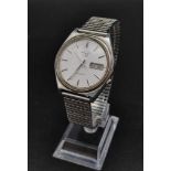 A Vintage Seiko 5 Automatic Gents Watch. Stainless steel expandable strap. Case - 35mm. Day and Date
