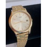 Gentlemans CITIZEN QUARTZ wristwatch in gold tone having date window and sweeping second hand with