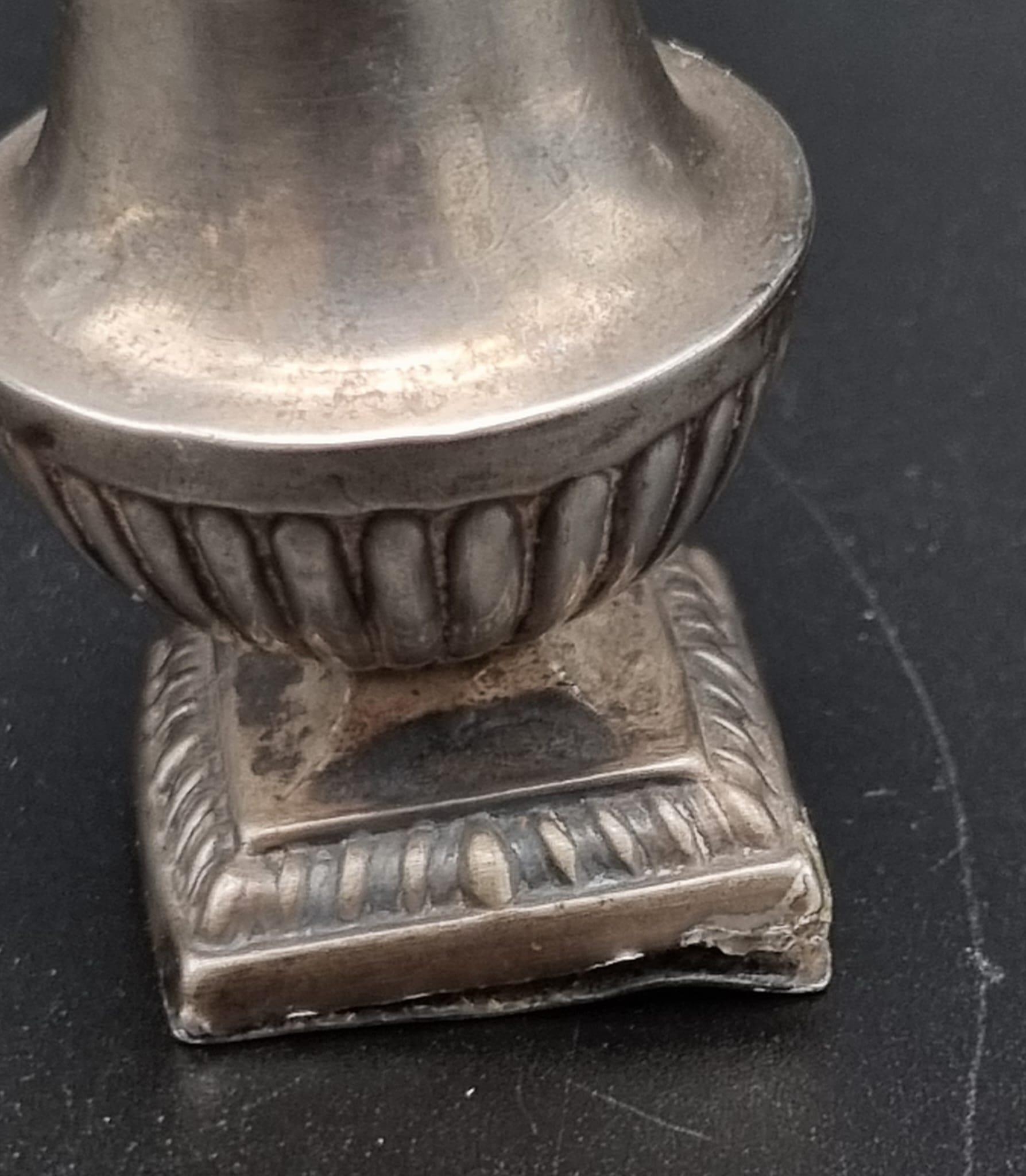 Two Antique Silver Salt and Pepper Pots. Hallmarks for Birmingham 1900 and 1919. 47g total weight. - Image 9 of 11