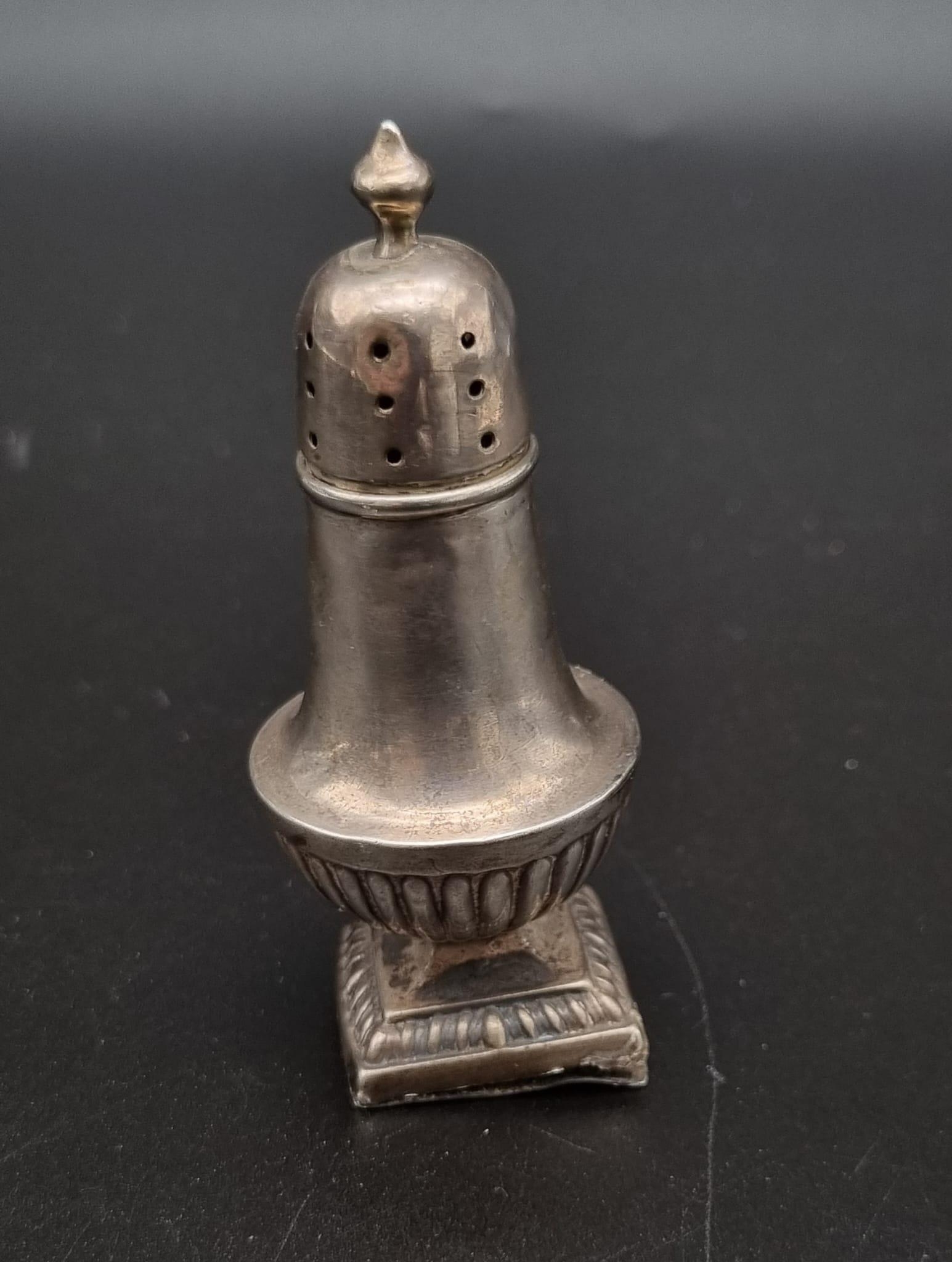 Two Antique Silver Salt and Pepper Pots. Hallmarks for Birmingham 1900 and 1919. 47g total weight. - Image 8 of 11