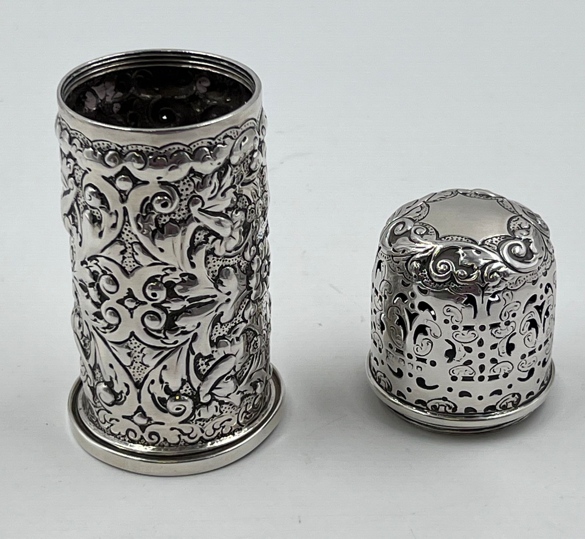 An Antique Victorian Solid Silver Sugar Caster. Beautiful embossed and pierced floral decoration. - Image 3 of 4