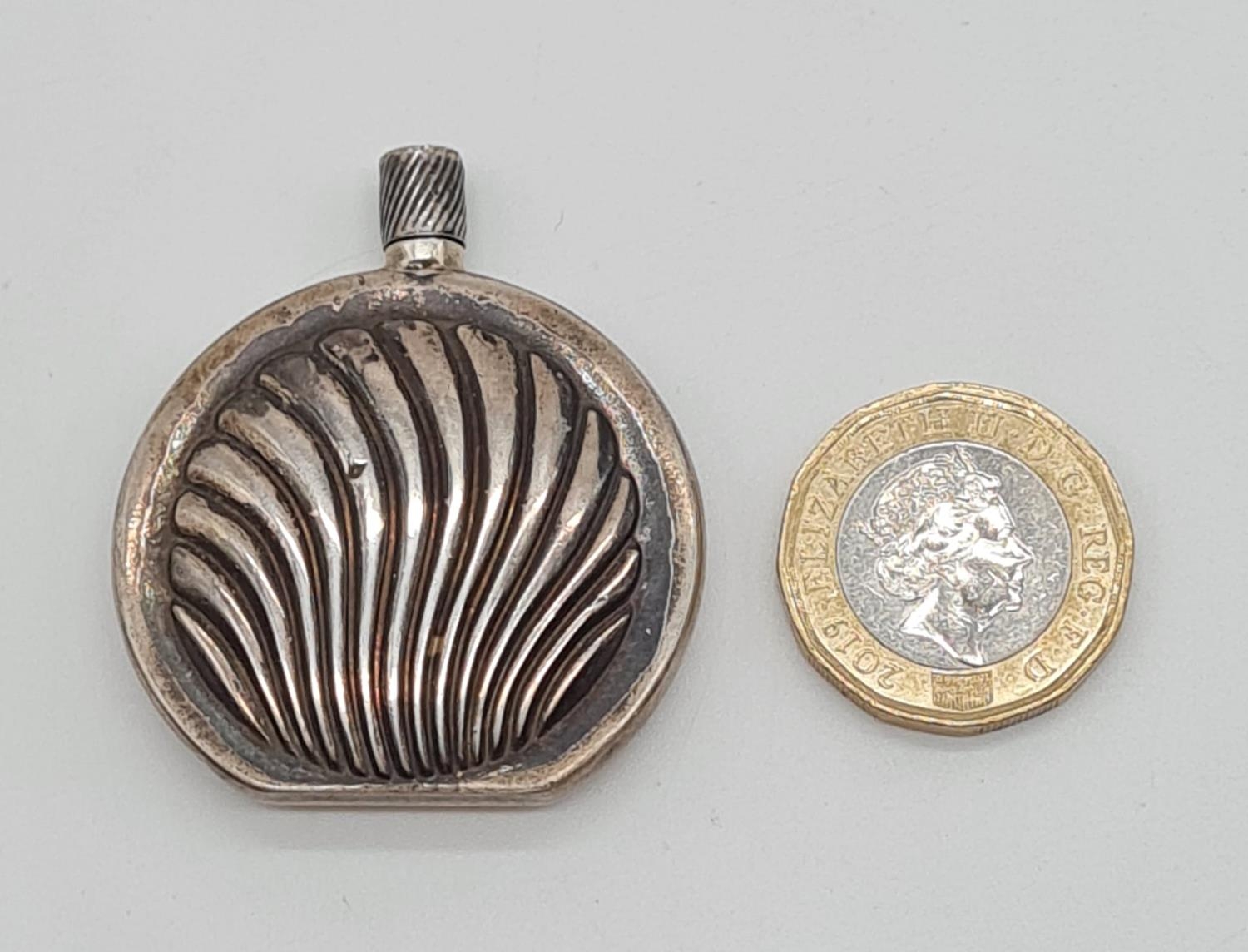 A Vintage Solid Silver Perfume Bottle. Hallmarks for London 1970. 4.5 x 4cm. - Image 4 of 5