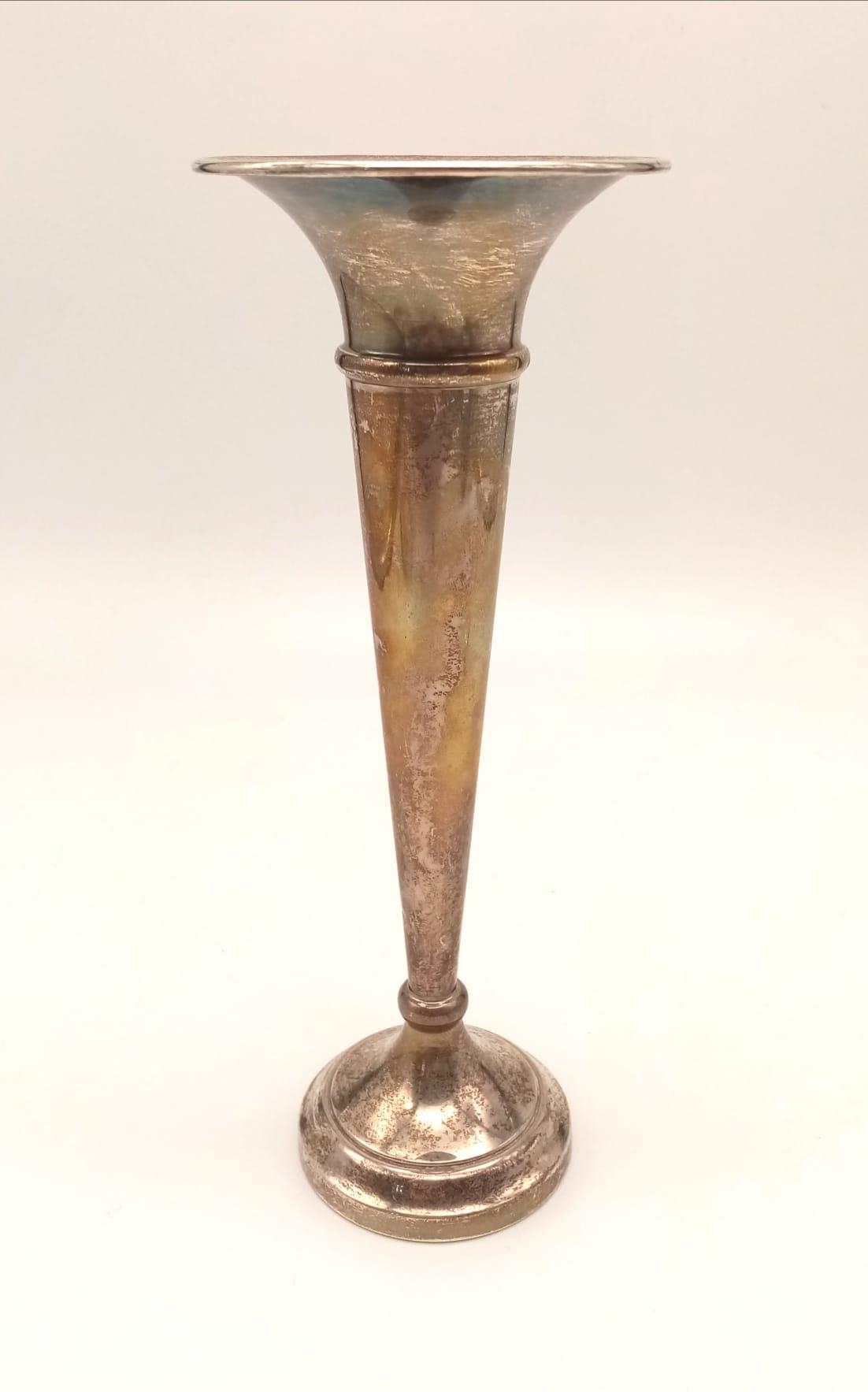 An Antique Silver Tulip Vase. Hallmarks for Birmingham. 97g total weight. 20cm tall. - Image 2 of 5