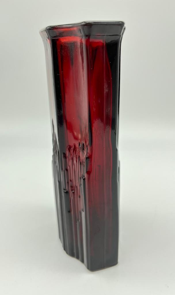 A Vintage Avon (pre) Cherry Red Vase. 16cm tall. - Image 5 of 5