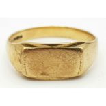 A 9 K yellow gold gents ring. Ring size: X, weight: 5.21 g.