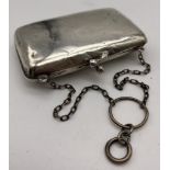 AN ANTIQUE SOLID SILVER FINGER PURSE WITH CARRYING CHAIN CIRCA 1909. 49.4gms