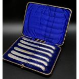 A SET OF 6 SILVER HANDLED PASTRY KNIVES IN VELVET LINED PRESENTATION BOX HALLMARKED SHEFFIELD 1905