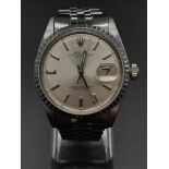 A Rolex Oyster Perpetual Datejust Gents Watch. Stainless steel strap and case - 36mm. Silver-tone