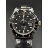 A Rolex Submariner Gents Watch. Stainless steel strap and case - 40mm. Black dial and date window.