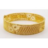 A 22K Yellow Gold Bangle. Incredible filigree and piercing decoration. Screw clasp for easy