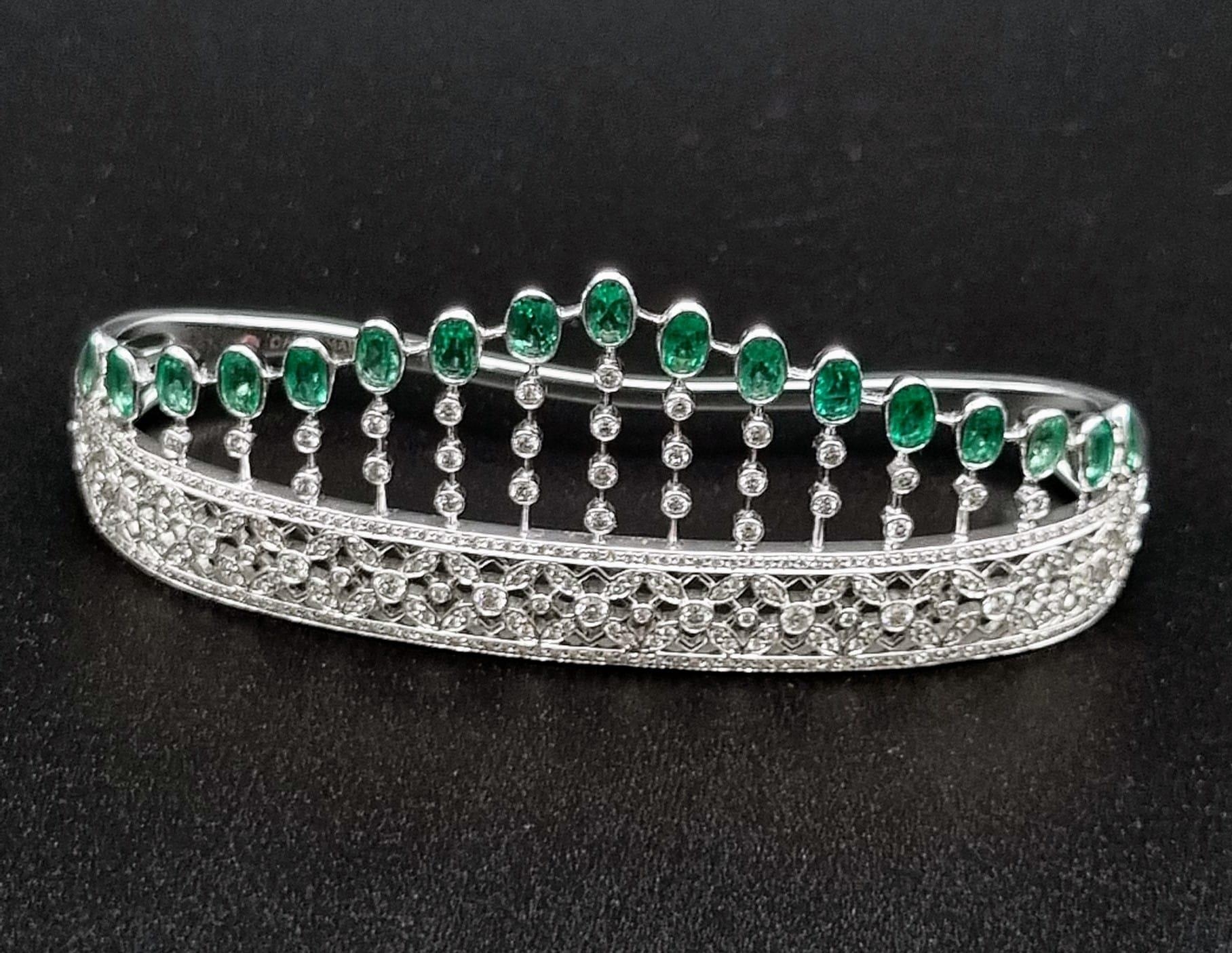 An Asian Inspired Gaydamak 18K White Gold Diamond and Emerald Dorsal Jewellery Piece. 17 Emeralds (