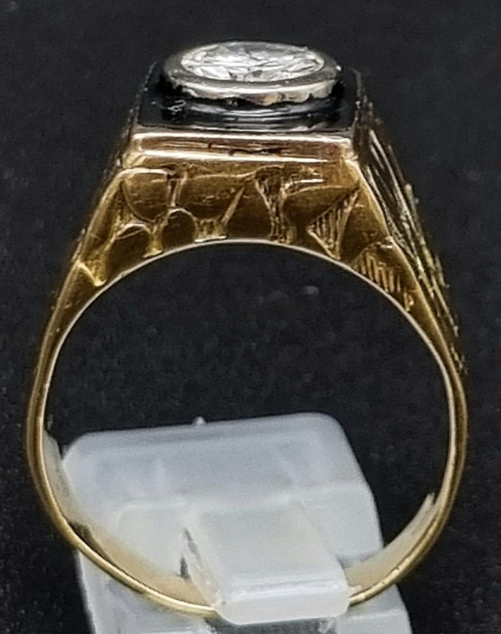 A Striking 18K Yellow Gold Black Enamel and Diamond Ring. Round brilliant cut central diamond 1. - Image 5 of 9