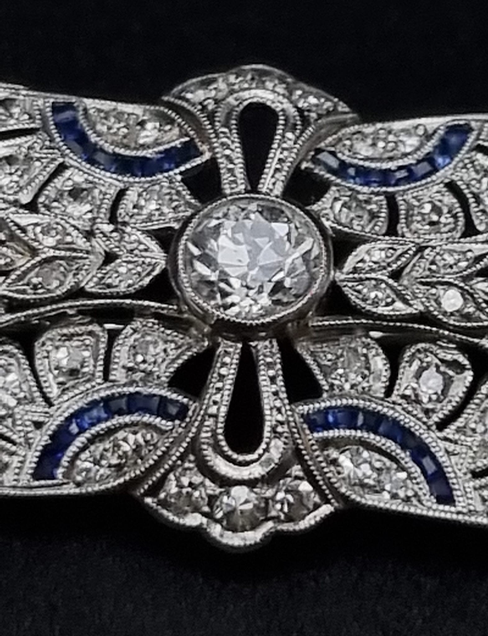 A Vintage Art Deco Diamond and Sapphire Brooch. Butterfly design with large central diamond - Image 3 of 3