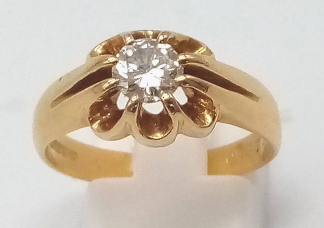 A GENTS 18K GOLD SOLITAIRE DIAMOND RING WITH .50ct CENTRE STONE. 6gms