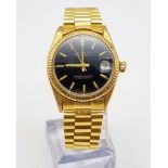 An 18K Gold Rolex Oyster Perpetual Datejust Unisex Watch. 18K gold strap and case - 31mm. Black