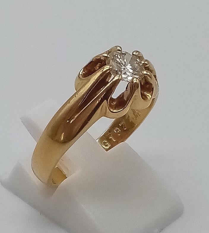 A GENTS 18K GOLD SOLITAIRE DIAMOND RING WITH .50ct CENTRE STONE. 6gms - Image 2 of 5