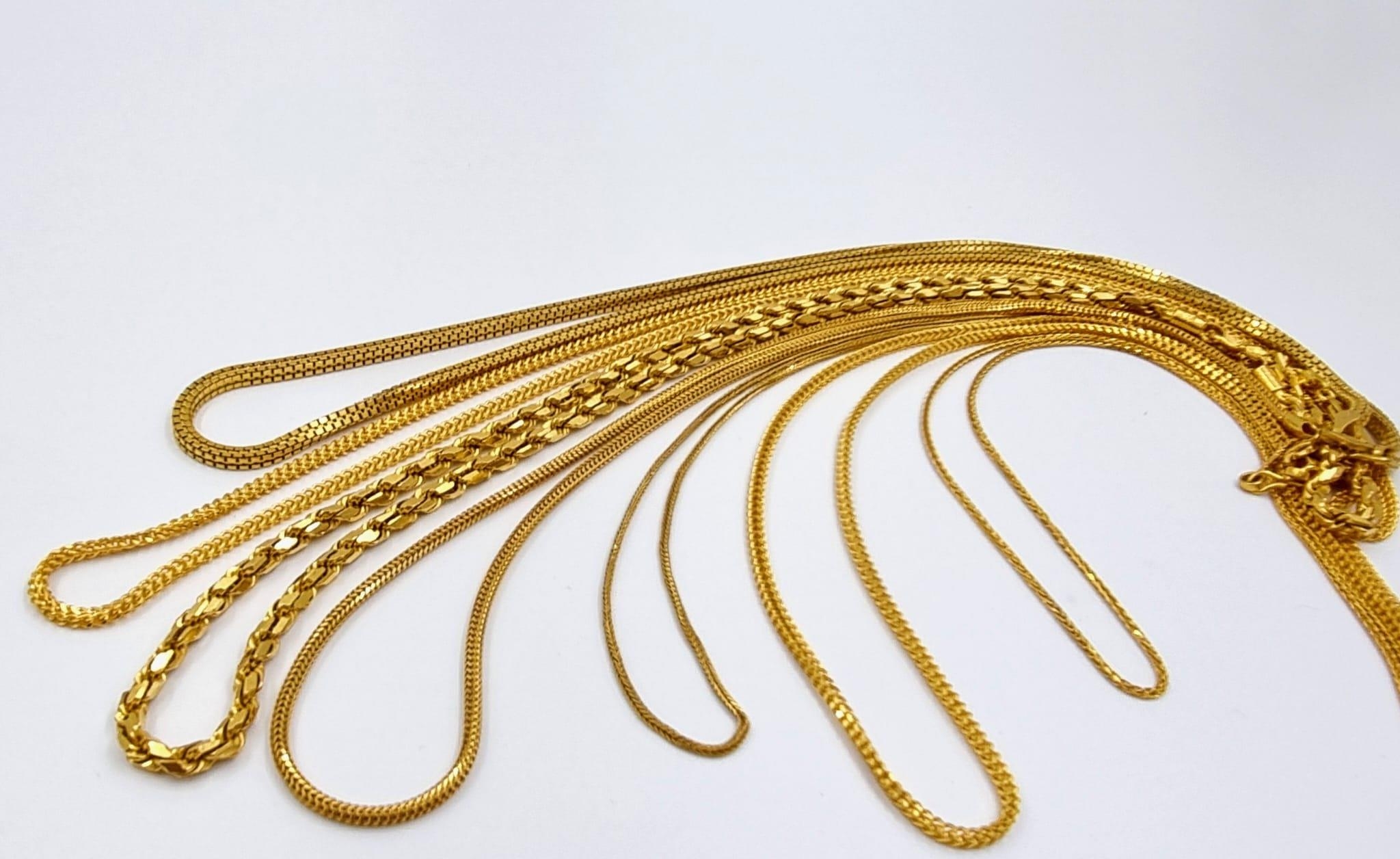 An Immense Lot of 18K and 22K Yellow Gold. 18K to include: 2 bangles - 6cm inner diameter, 2 - Image 9 of 15