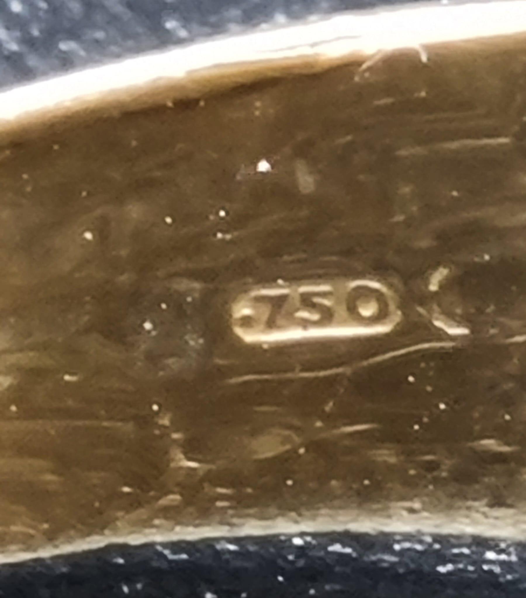 A Striking 18K Yellow Gold Black Enamel and Diamond Ring. Round brilliant cut central diamond 1. - Image 9 of 9